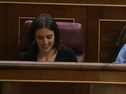 Íñigo Errejón, entre Irene Montero y Pablo Iglesias, hoy en el Congreso.