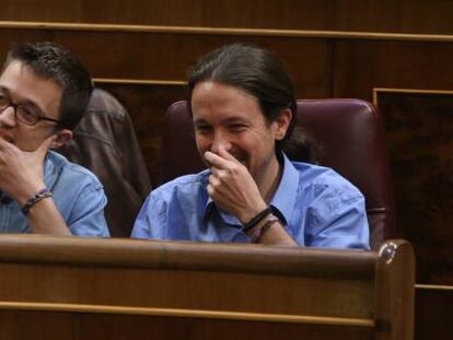 Íñigo Errejón, entre Irene Montero y Pablo Iglesias, hoy en el Congreso.