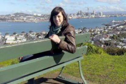 Fotografía facilitada por Andrea Rodríguez (en la imagen) tomada en Auckland (Australia). Esta joven, natural de Vigo, emigró hace siete años a Nueva Zelanda ante la imposibilidad de encontrar trabajo en España y ha concedido una entrevista a Efe en la que explica su experiencia.