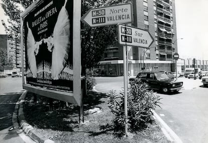 Señales indicativas de la M-30, en la plaza del Conde de Casal.