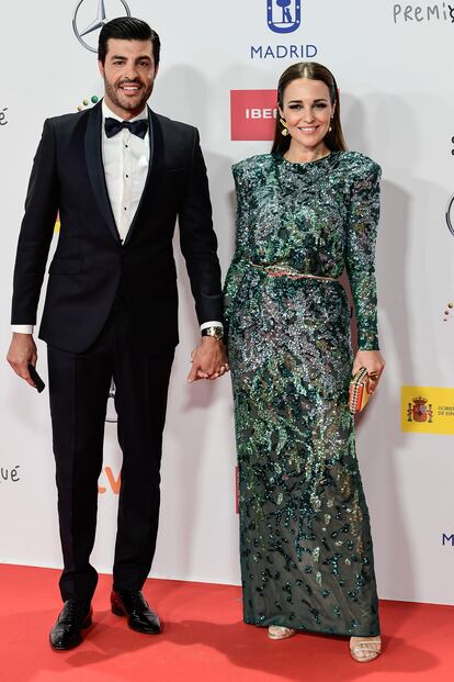 El exfutbolista Miguel Torres y la actriz Paula Echevarría, vestida de Michael Costello.