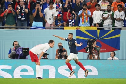 Mbappé celebra su segundo gol ante Dinamarca.