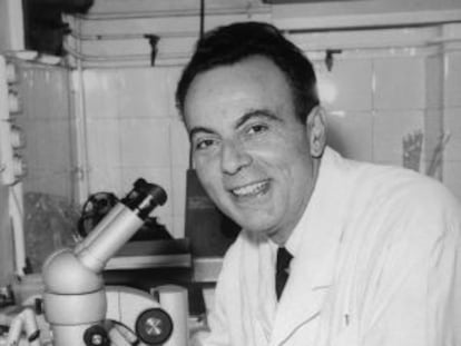 Fran&ccedil;ois Jacob, premio Nobel de Medicina, en 1965.