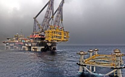 Trabajos de instalación del almacén de gas Castor, en aguas de Castellón.