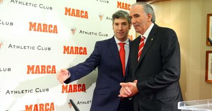 José Ángel Iribar, a la derecha, junto a Josu Urrutia.