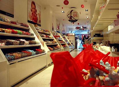 Interior de la tienda Oomuombo de la Calle Fuencarral de Madrid