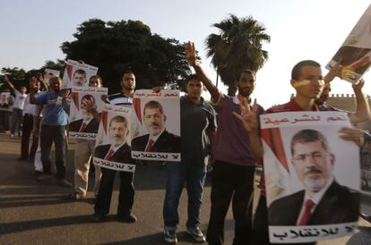 Manifestantes proMorsi marchan este domingo en El Cairo. 