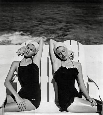 'Gemelas en la playa'. Nasáu, Bahamas, 1949. (© Louise Dahl-Wolfe, Center for Creative Photography, The University of Arizona Foundation / VEGAP, Madrid, 2016)