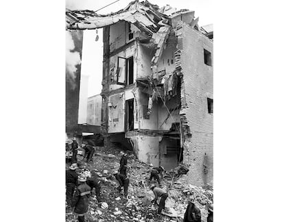 Seis meses antes, el 21 de junio de 1987, ETA había asesinado con otro potente coche bomba a 21 personas e hirió a otras en el atentado contra los grandes almacenes de Hipercor en Barcelona. El de Zaragoza era otro órdago de la organización terrorista para tratar de mejorar su posición ante el Gobierno en los contactos previos a las llamadas "Conversaciones de Argel".