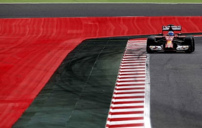 El piloto español de Ferrari, Fernando Alonso, durante la tercera sesión de entrenamientos.