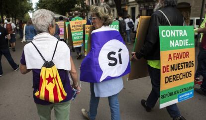 Manifestantes a favor del sí a la independencia, este domingo en Barcelona