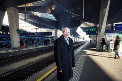 Kurt Bauer, responsable de líneas de larga distancia de los Ferrocarriles Federales Austriacos (ÖBB), en la Estación Central de Viena: "En 2016 creamos la marca Nightjet y desde entonces estamos en expansión para ampliar la red junto a nuestros socios europeos".