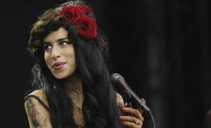 Amy Winehouse durante un concierto en 2008.