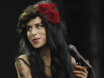 Amy Winehouse durante un concierto en 2008.