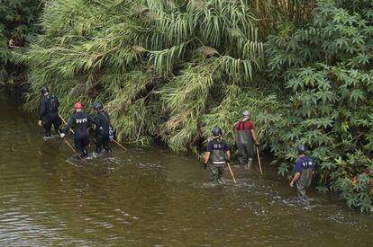 Cuerpos de seguridad buscan al bebé arrojado al Besòs.