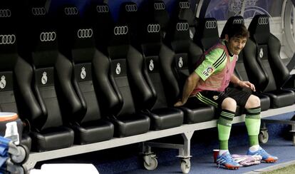 Casillas, en el banquillo, antes del partido.