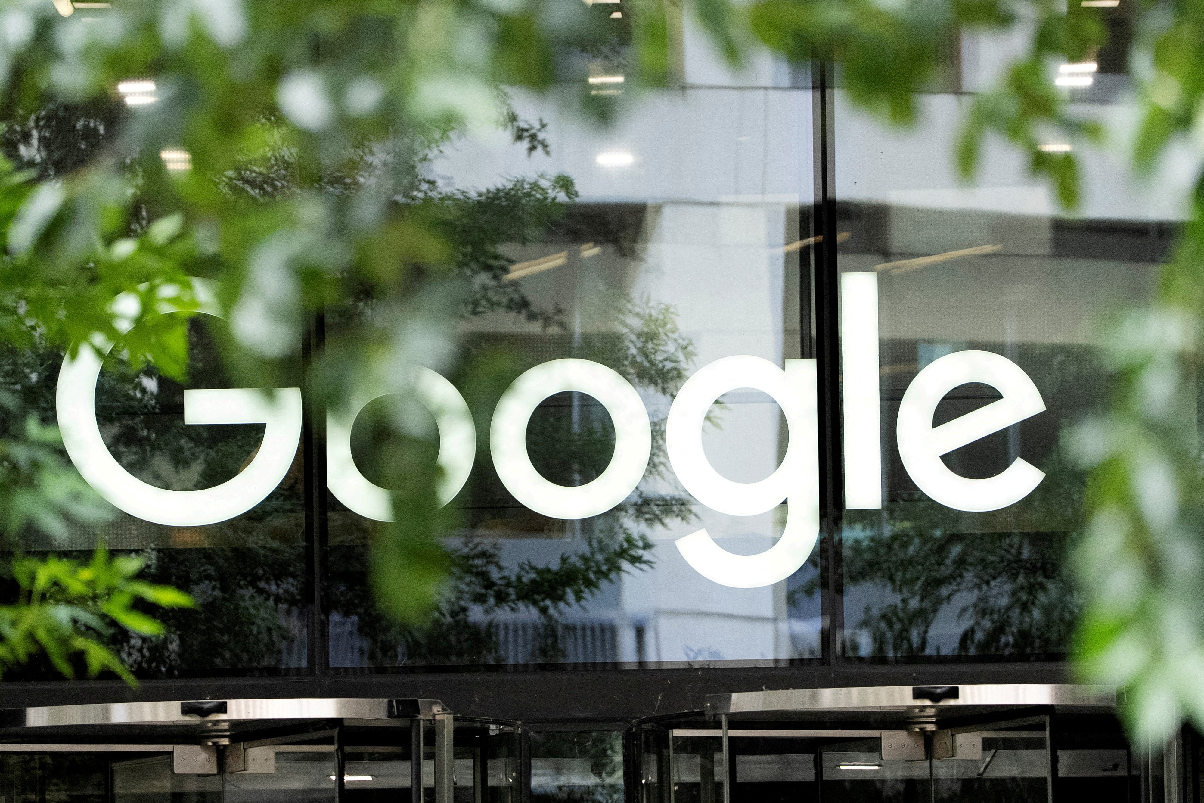 Logo de Google en las oficinas de la compañía en Londres.