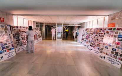 Exposición de mensajes de escolares en el Hall de l'Hospital de Terrassa |