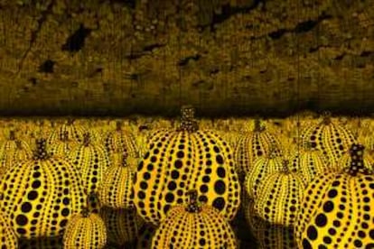 Obra de Yayoi Kusama para la exposición 'LOVE', en Roma.