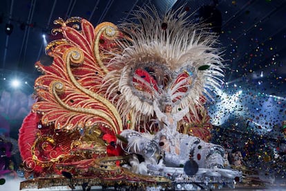 Carmen Laura Lourido Pérez, tras proclamarse Reina del Carnaval de Santa Cruz de Tenerife 2018.