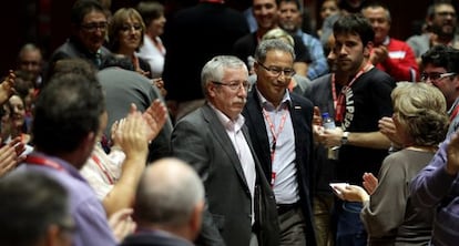 Ignacio Fern&aacute;ndez Toxo y Paco Molina en la clausura del X Congreso de CC OO-PV.