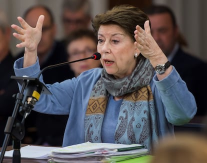La exconsejera de Hacienda de Andalucía Magdalena Álvarez en el juicio de los ERE en la Audiencia de Sevilla, en febrero de 2018.