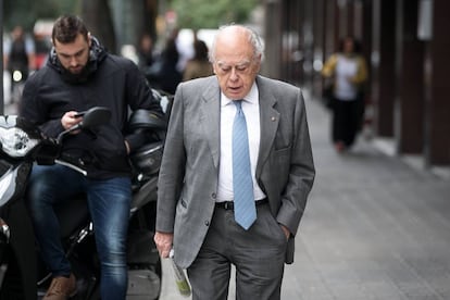 Jordi Pujol caminando por el centro de Barcelona la semana pasada.