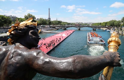 Evento en el río Sena para promocionar la candidatura de París como sede de los Juegos Olímpicos 2024