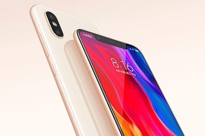 Sin duda el nuevo tope de gama de los asiáticos es el teléfonos más parecido al iPhone X en términos de diseño. Porque tenemos una pantalla de 6,21 pulgadas con resolución Full HD+, que integra un notch donde se aloja una cámara frontal de 20 megapíxeles. Además en la parte trasera encontramos una cámara dual dispuesta de forma vertical de la misma manera que en el iPhone X. Su procesador es el potente Snapdragon 845.