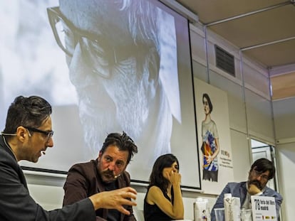 Desde la izquierda, Patricio Pron, Ray Loriga, Lara Moreno, y Miguel Aguilar en el homenaje a Claudio Lopez Lamadrid en la Feria del Libro. 