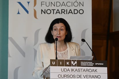Concepción Pilar Barrio Del Olmo, presidenta dle Notariado, en la inauguración del curso Vivienda: del diagnóstico a la acción. Propuesta de solución para un problema apremiante, organizado por Fundación Notariado en el Palacio de Miramar de San Sebastián, en colaboración con el Consejo General del Notariado y el Colegio Notarial del País Vasco.