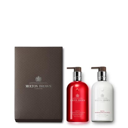 Molton Brown ha preparado este set de regalo para el cuidado de las manos específicamente para Navidad. Contiene un bote de jabón líquido y otro de loción. Precio: 40,95 euros.