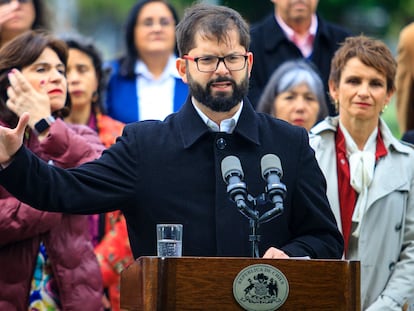 El presidente chileno Gabriel Boric habla durante una conferencia de prensa en Temuco, Chile, el 10 de noviembre.