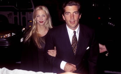 John F. Kennedy Jr. y Carolyn Bessette.