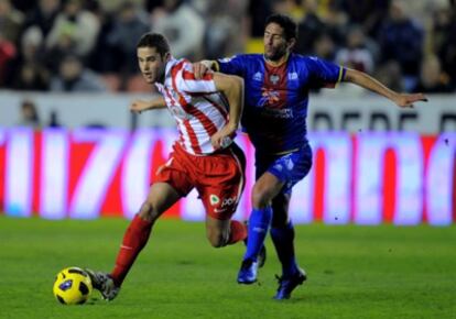 Pallardó, del Levante, durante un partido frente al Atlético de Madrid de la pasada campaña.