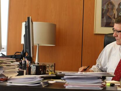 El exministro Jordi Sevilla, en su despacho de Ferraz, en una imagen de archivo.