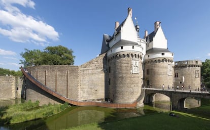 'Paisaje deslizante', el tobogán instalado en el castillo de los duques de Bretaña en Nantes.