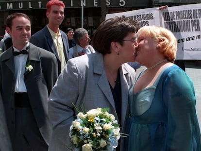 Violan Flores and Montserrat Guti&eacute;rrez were the first lesbian couple to have a wedding in Spain.