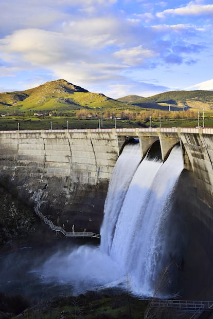 Presa hidroeléctrica en la provincia de Segovia