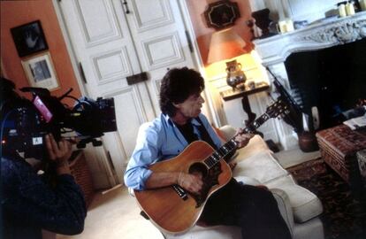 En un momento de la grabaci&oacute;n del programa de televisi&oacute;n &#039;Being Mick Jagger&#039; de Channel 4.