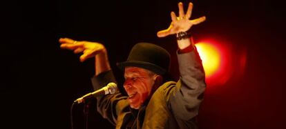 El cantante Tom Waits, en un concierto en 2008.