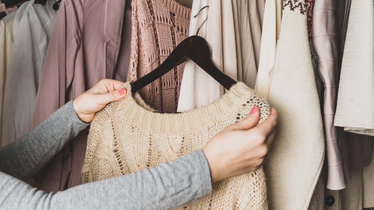 La forma más práctica de guardar los abrigos cuando cambia la temporada