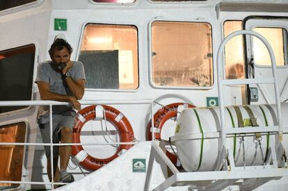 Oscar Camps, fundador y director de la ONG ProActiva Open Arms, tras atracar en el puerto de Lampedusa.