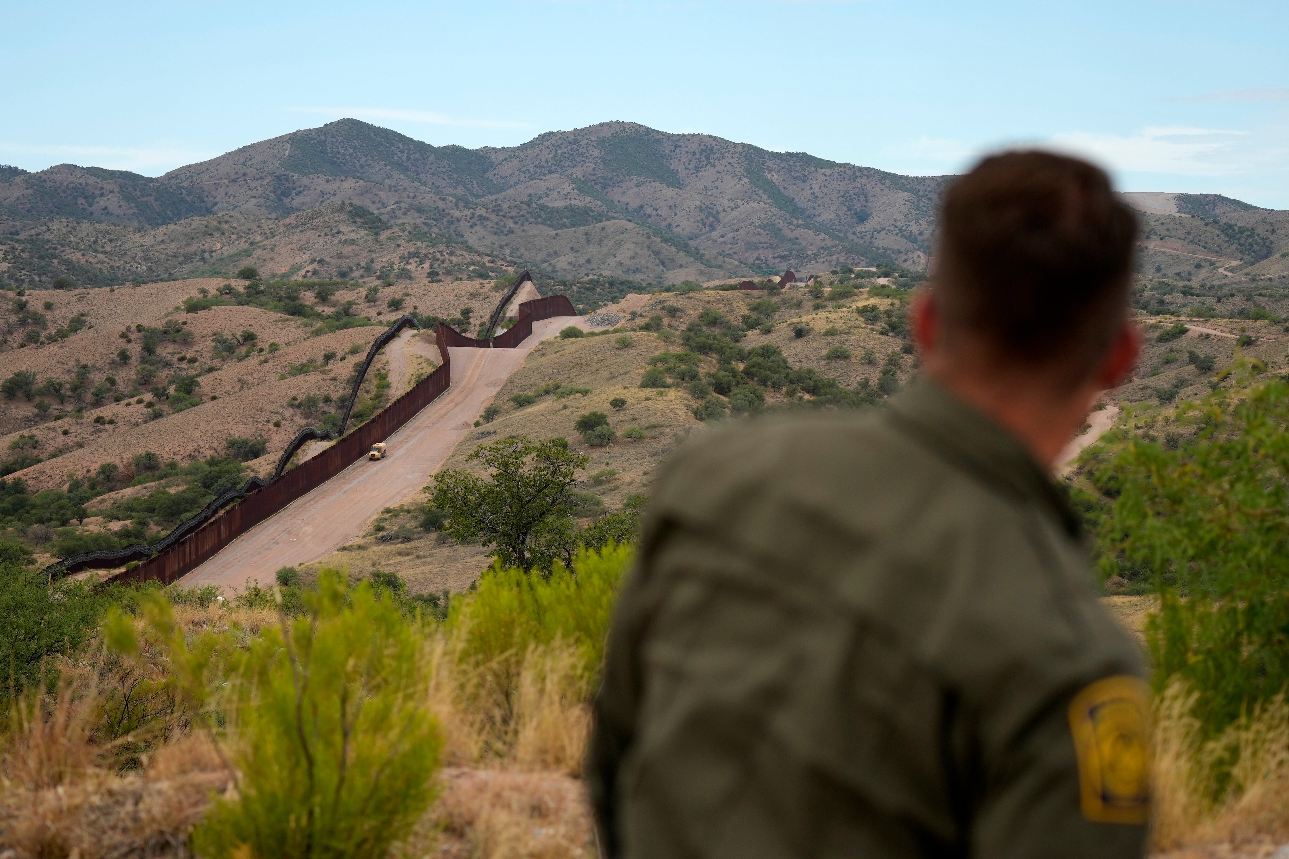 La mano dura de Biden reduce los cruces ilegales en la frontera a su número más bajo en casi cuatro años