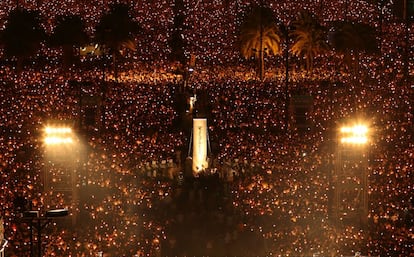 Masiva vigilia en Hong Kong en el 25 aniversario de Tiananmen. Mientras la inmensa mayoría de los jóvenes chinos desconoce completamente las manifestaciones a favor de la democracia de Tiananmen hace 25 años y su violenta represión, adultos y ancianos ven con ópticas diferentes un suceso que sigue siendo tabú para el Gobierno.