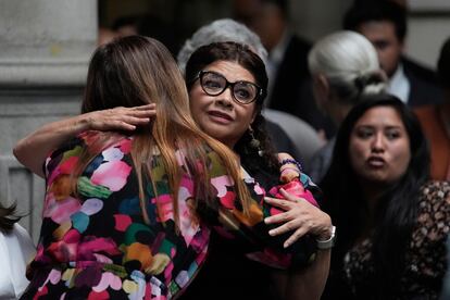 Clara Brugada a su llegada a una conferencia de prensa, este martes en Ciudad de México.
