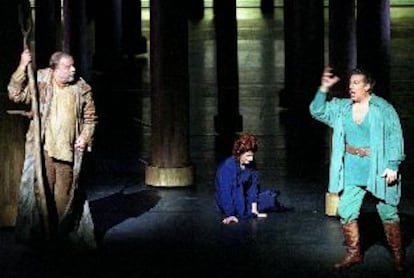 Plácido Domingo, a la derecha, junto Agnes Baltsa y Matti Salminen en Parsifal.