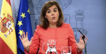 Soraya Sáenz de Santamaría da explicaciones tras el Consejo de Ministros.