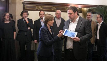 Junqueras entrega los presupuestos a Forcadell este martes. 