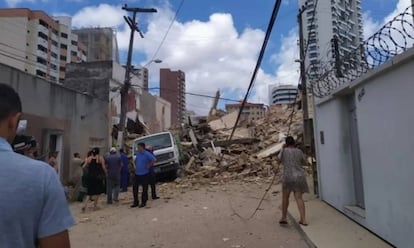 O prédio, que fica no bairro Dionísio Torres, na área nobre da cidade, tinha todos os apartamentos ocupados.